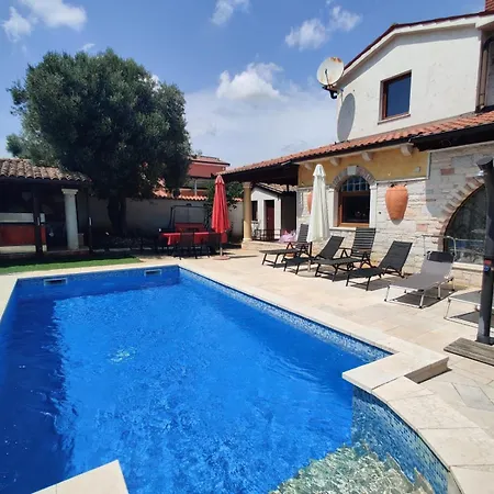 Vila Rustic House With Private Pool *