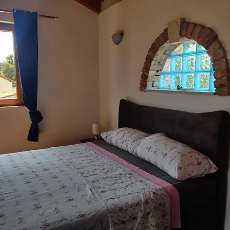 Rustic House With Private Pool * Sisan