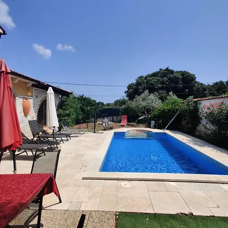 Rustic House With Private Pool Vila Sisan