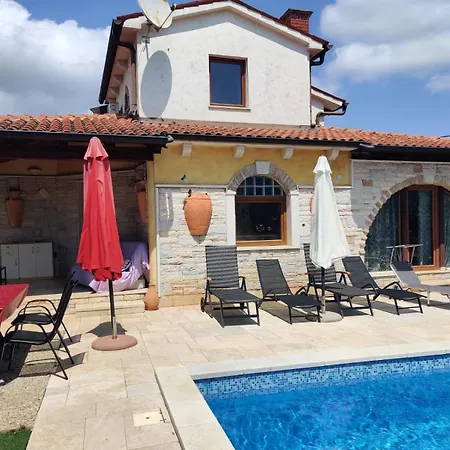 Rustic House With Private Pool